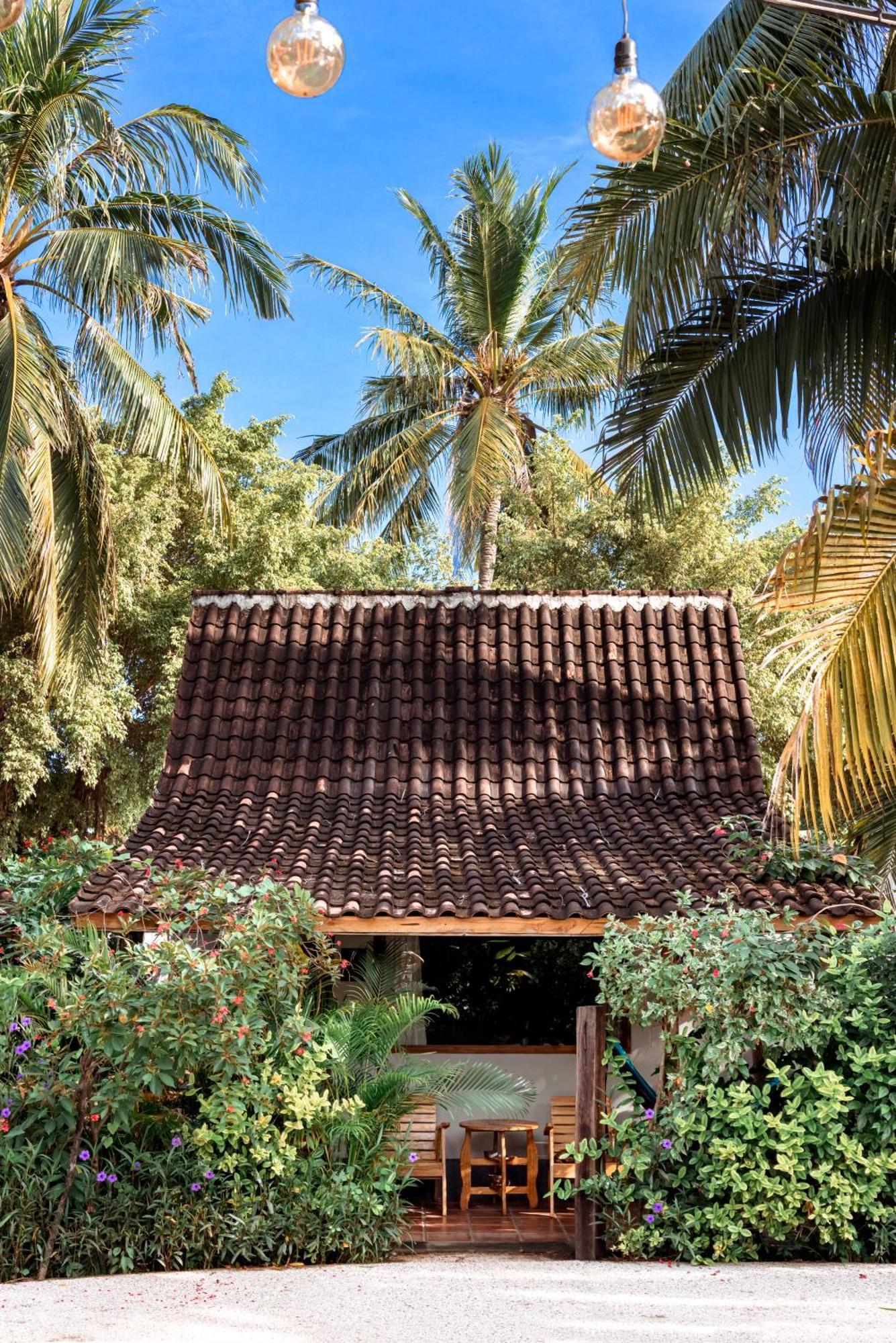 Coconut Garden Resort Гили Траванган Экстерьер фото