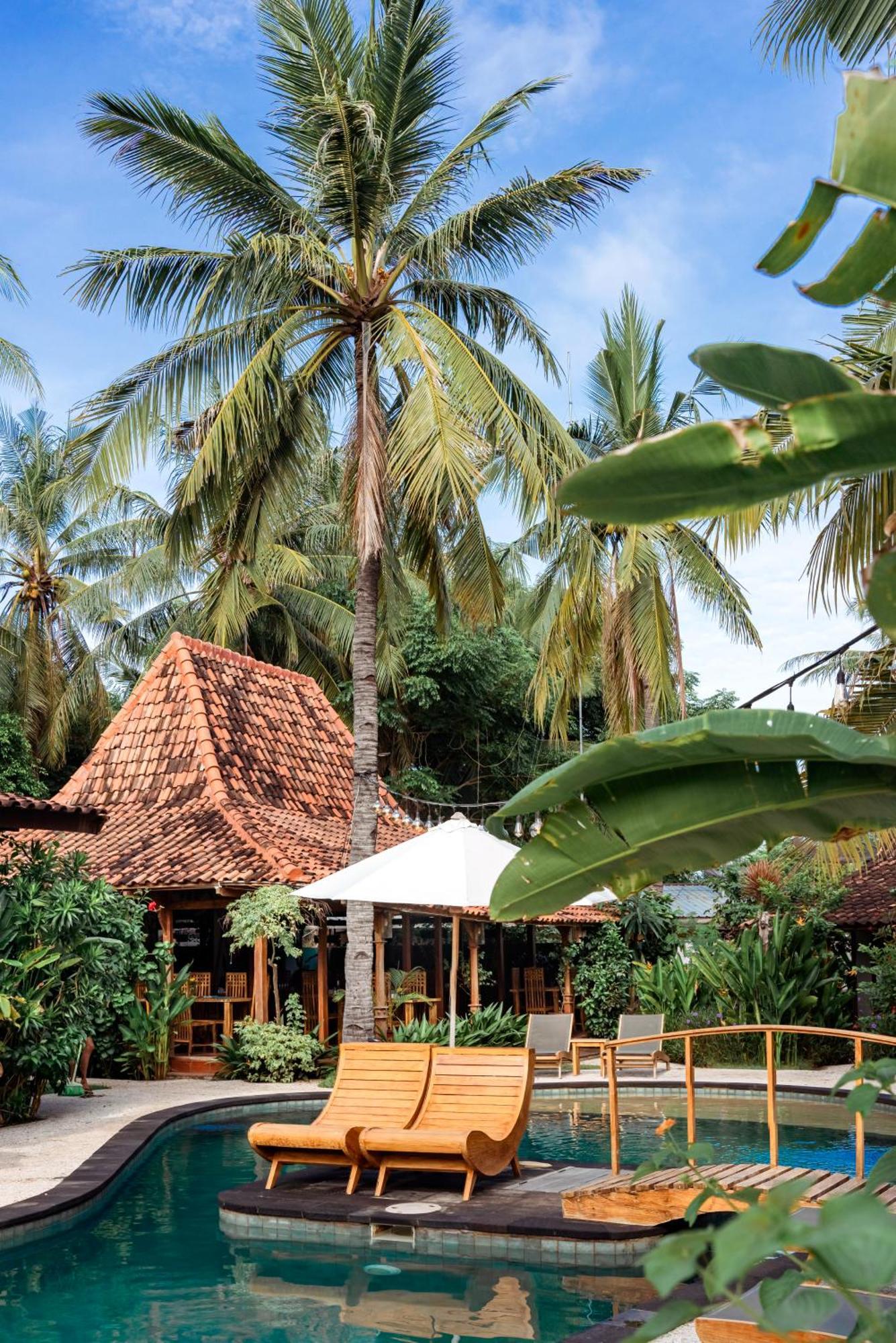 Coconut Garden Resort Гили Траванган Экстерьер фото